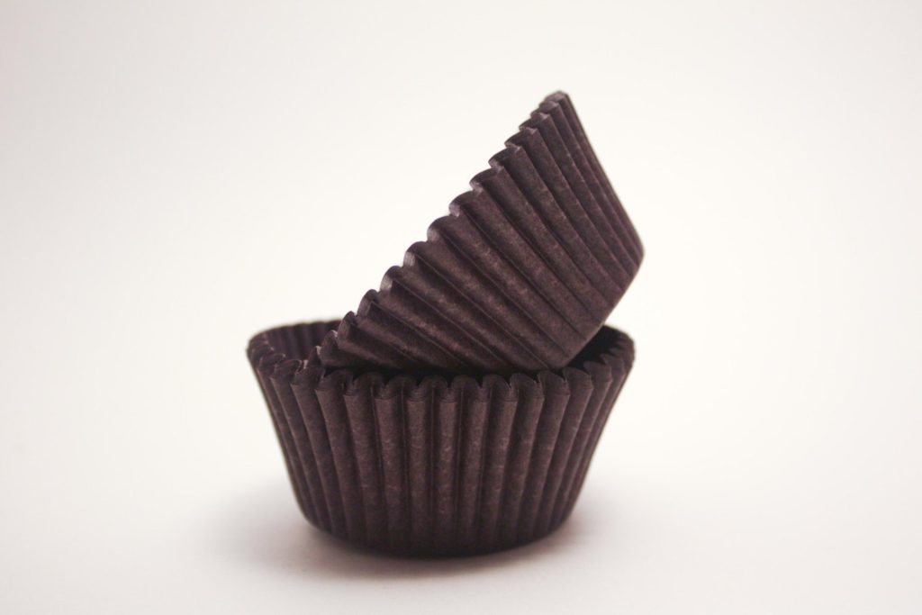 brown mini baking cups 1 1/2 x 1 20 x 500 =10,000 pc. Decony